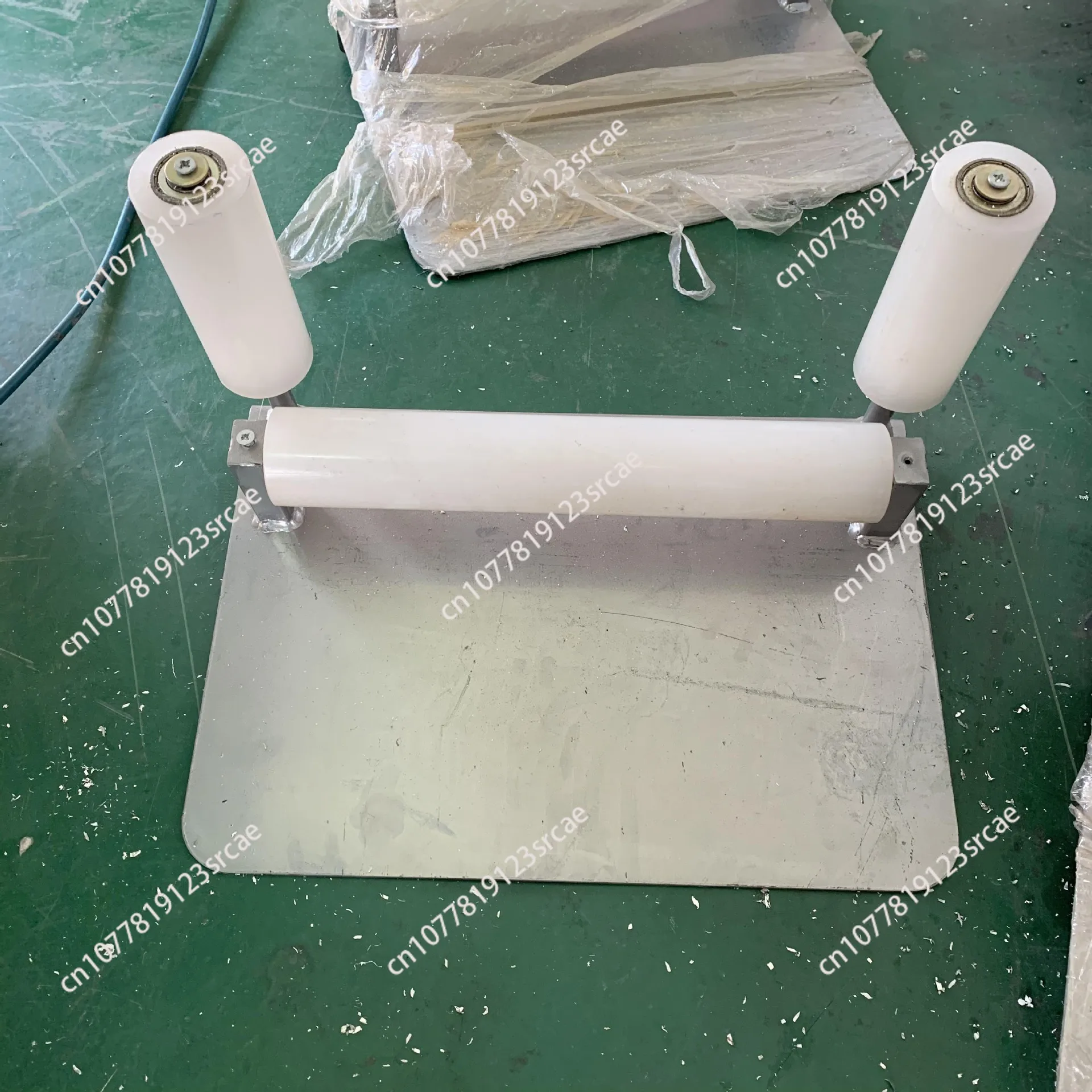 Aluminum profile unloading small pulley, get on and off transmission frame, roller drag frame feeding
