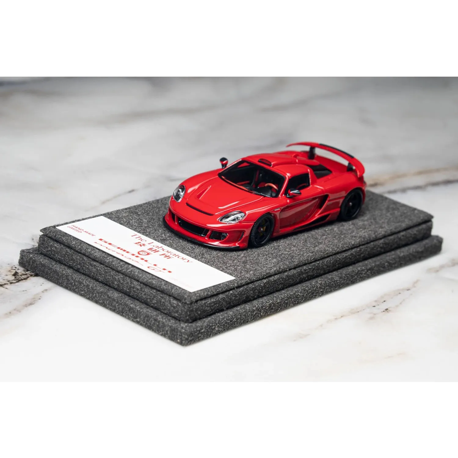 

Лаборатория 1:64 GEMBALLA MIRAGE GT, пятицветная модель автомобиля из смолы в 2025 году