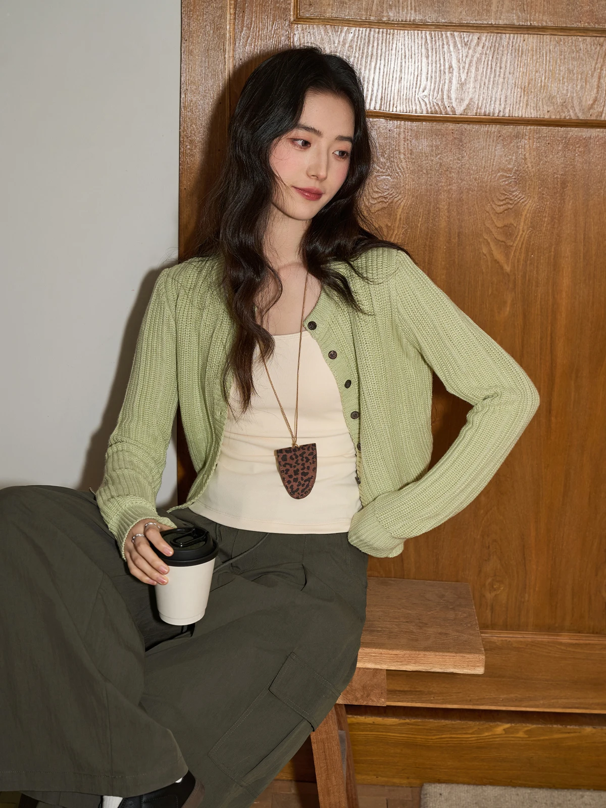 

Loose ort Svel Knitted Cardigan Women's Spring 2026 New Sle Lazy Sle een Color round Ne Long Sve Cardigan