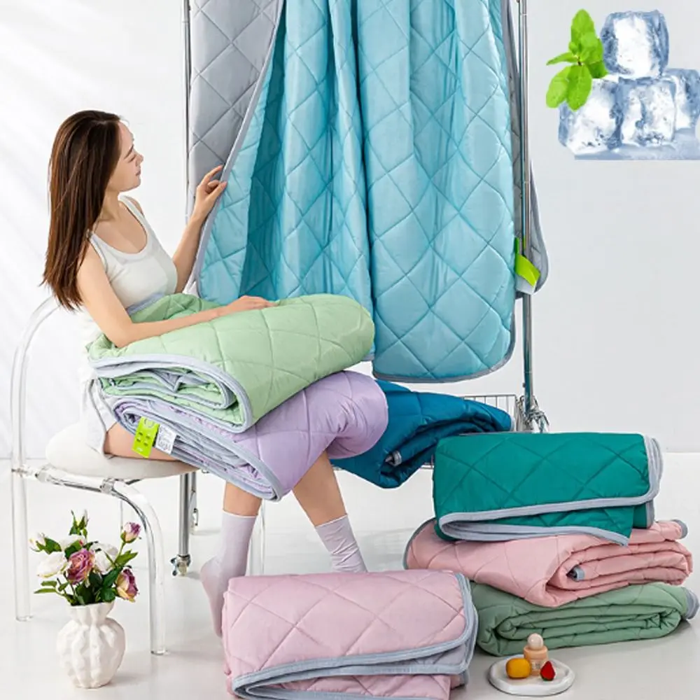 

Double Sided Cooling Blanket Skin-Friendly Breathable Conditioning Quilt Solid Color Lightweight Cooler Quilt Spring Summer