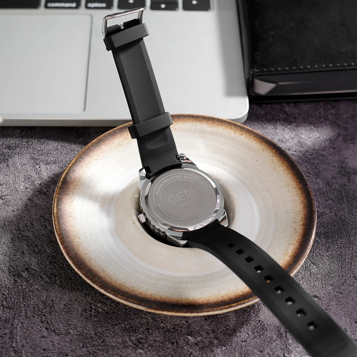 Unisexowy sportowy silikonowy męski zegarek Prosty, wysokiej klasy czarny wodoodporny zegarek studencki Modne damskie zegarki kwarcowe na rękę