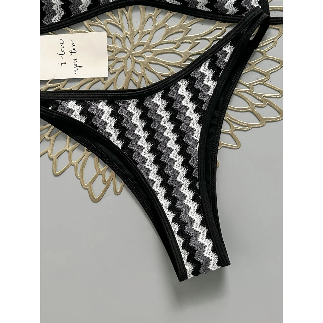 2026 Gestreifter High-Leg-Cut Brasilianischer Bikini Damen-Badeanzug Zweiteiliger Bikini-Set Badebekleidung Badeanzug V8216 – Detail 24