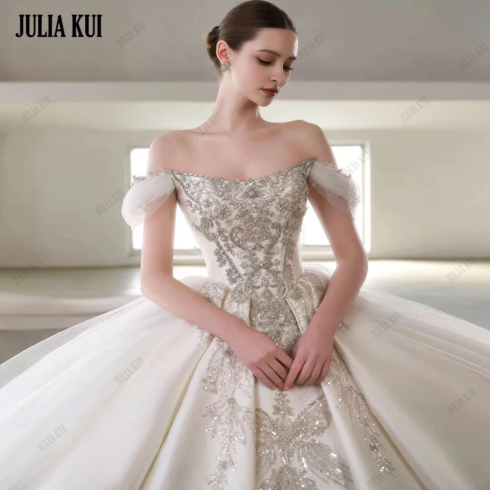 جوليا كوي مخصص خمر الساتان منتفخ الكرة ثوب فساتين الزفاف الديكور التطريز ذيل شابيل قبالة الكتف فساتين العروس #1