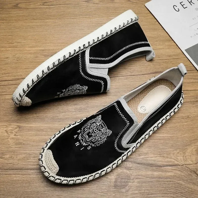 Men Comfort Canvas Breathable Tiger Head Embroidered Loafers Male Outdoor Walking Shoes Soft sole Jogging Sneakers Footwear