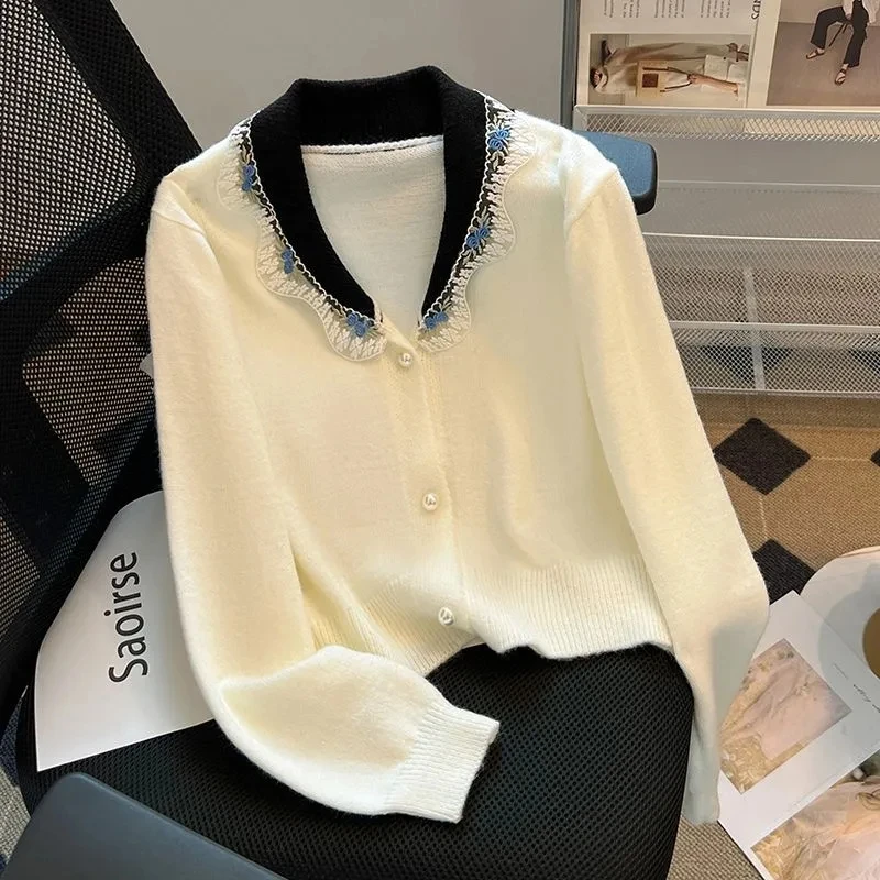 

Spring Autumn New Lace Embroidered Lace Collar Heavy duty Pearl Buckle Sweet Knitted sweater Women's Wear Unique Design Top