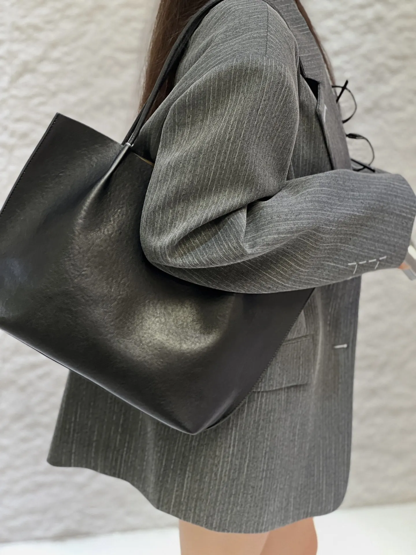 الحقيبة اليومية النهائية. سخية ومتعددة الاستخدامات ومصنوعة من الجلد الناعم والمتين. #3