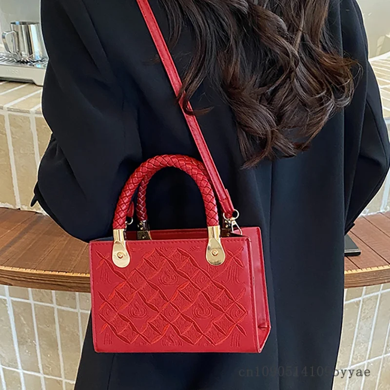 Fashionable Urban Simple Design Handheld Small Square Bag Women's Casual Shoulder Bag Popular 2026 New Style Leisure Tote