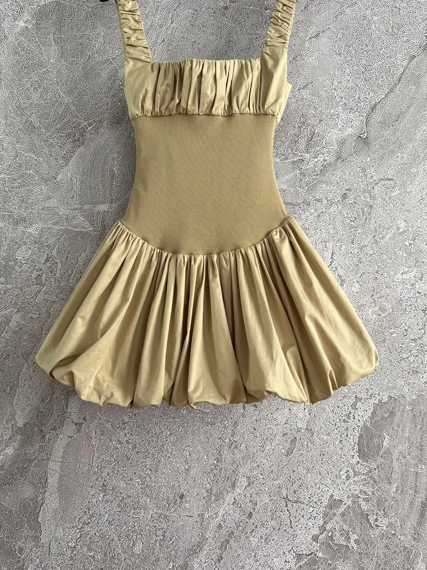 Lato 2025 damska plisowana kamizelka sukienka kwadratowy kołnierzyk bez rękawów jednokolorowa moda codzienna Mini szata