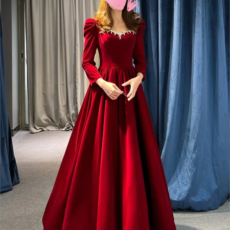 

Toasting dress new velvet red long-sleeved