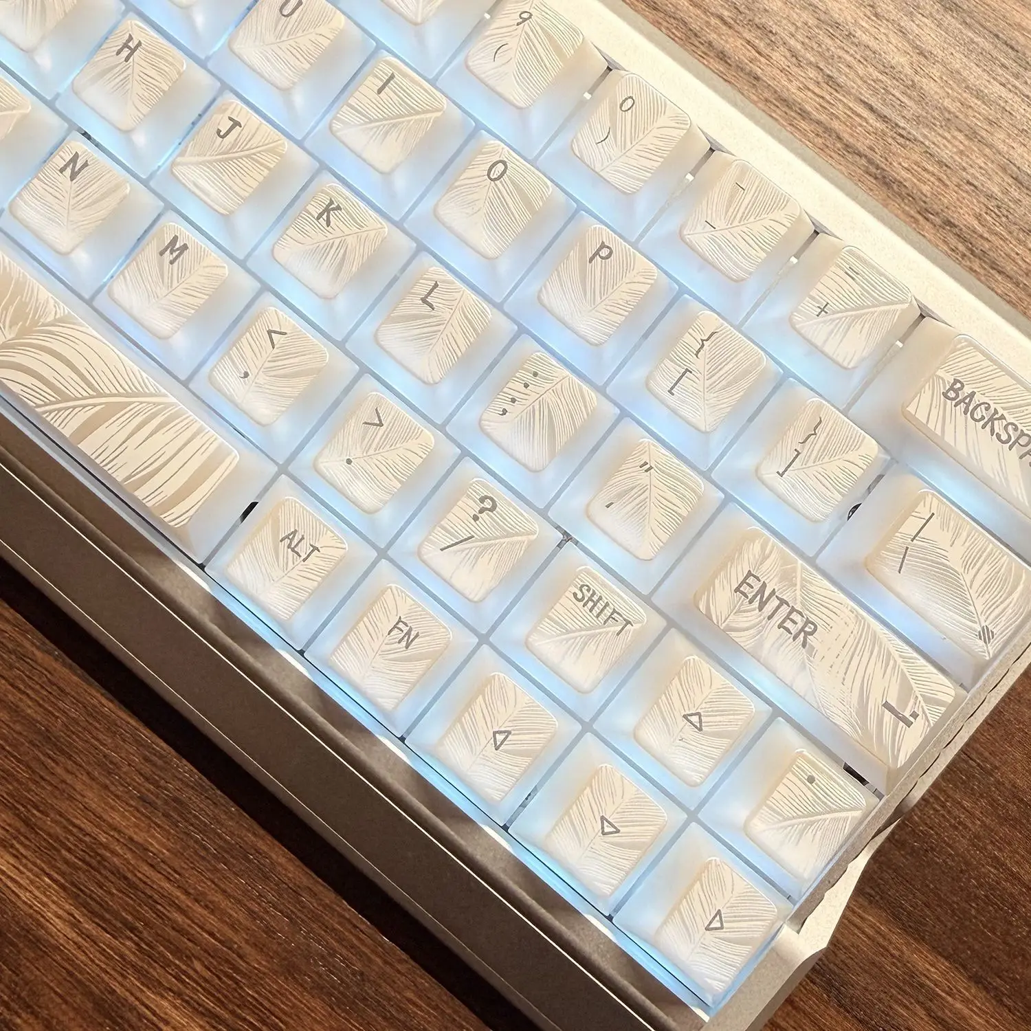 120 Key Pearlescent Keycaps Relief Feather Key Cap Cute Keycap PBT Cherry Profile Keycap for ANSI Made68 Mad68 Wooting 60 EZ63