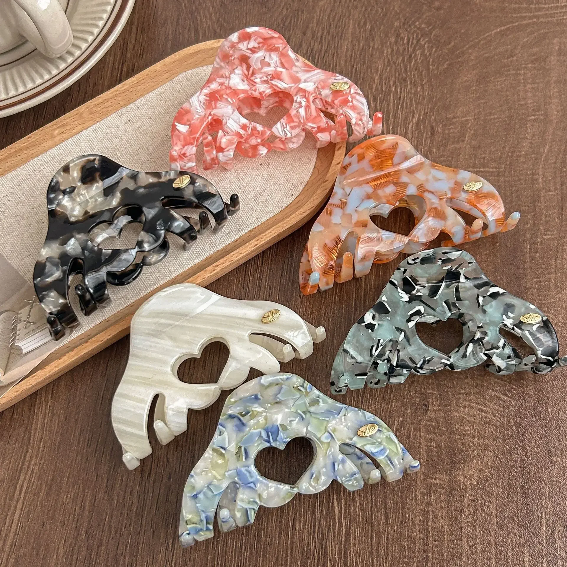 

Acetic acid grab clip women's new high-end temperament versatile back head disc hair shark clip