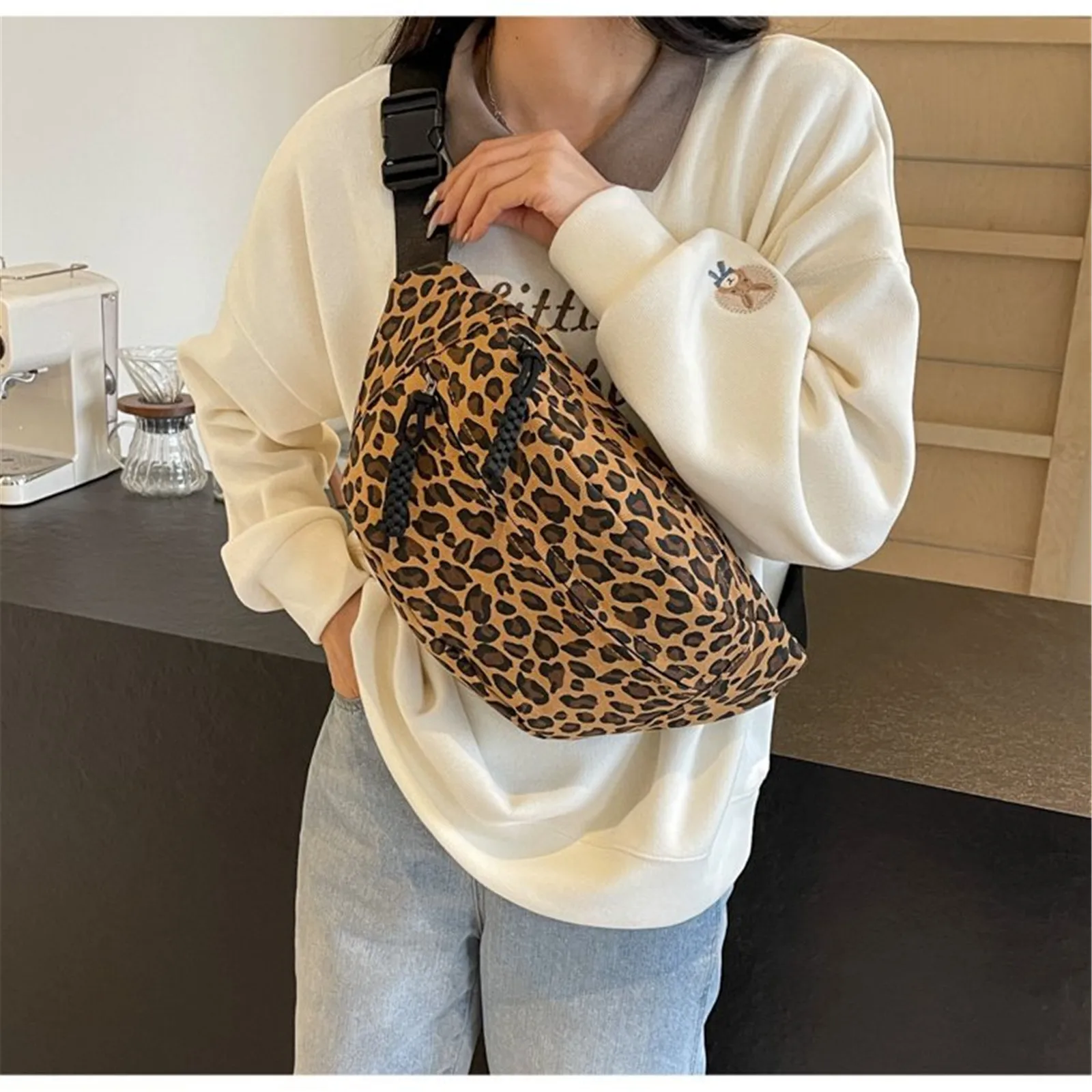 

Large Size Leopard Prints Chest Bags For Women Canvas Large Capacity Shoulder Crossbody Bag 2024 Summer Latest Waist Fanny Pack