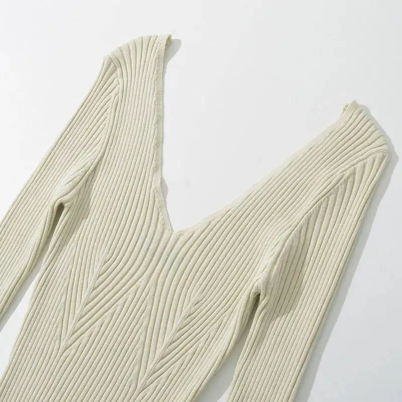 2025 Otoño/Invierno nuevo vestido de punto de manga larga con espalda descubierta y cuello en V para mujer estilo francés ceñido cintura envolvente vestido ajustado a la cadera VVDR