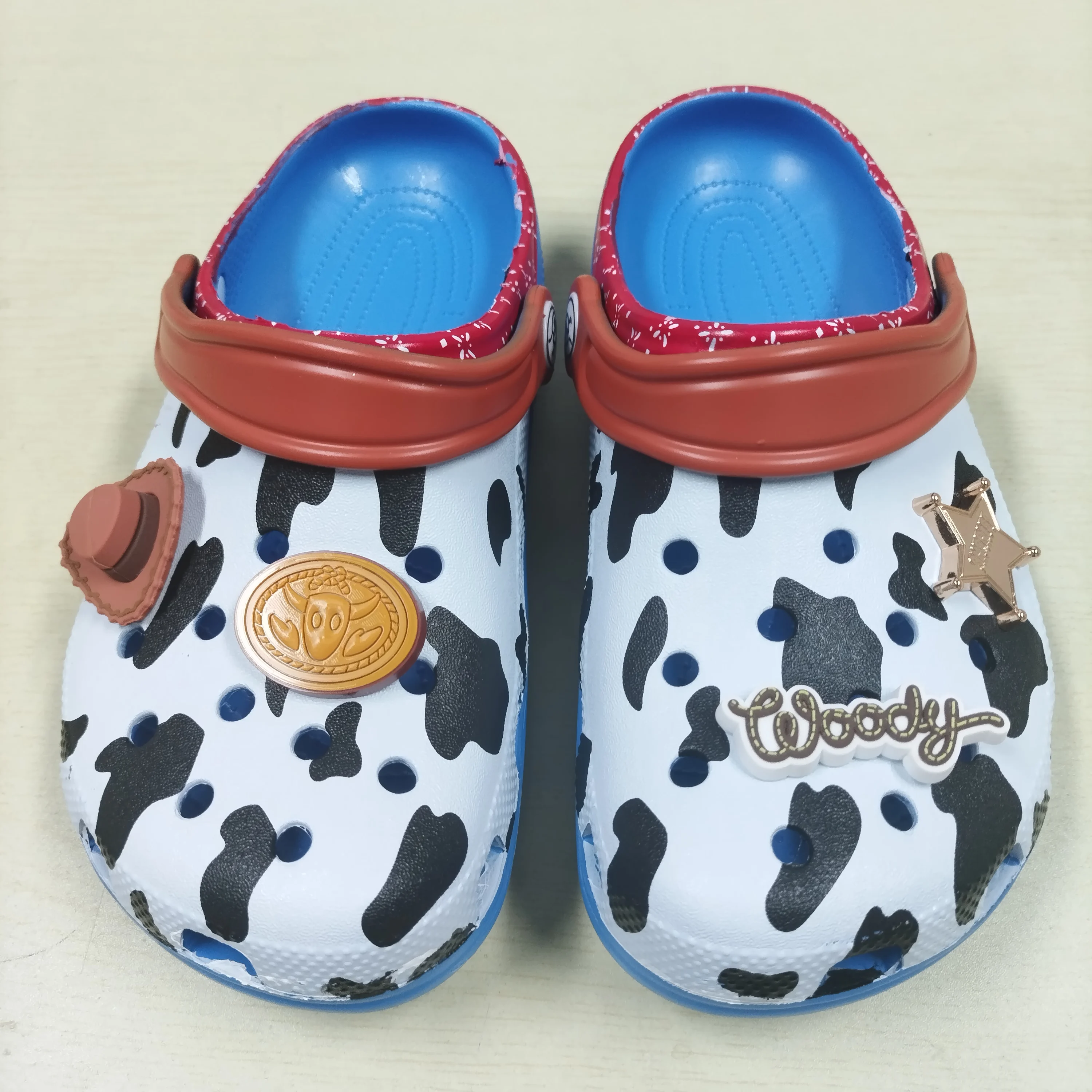 

История игрушек Вуди Ковбойские персонажи мультфильмов с украшениями Летние тапочки для взрослых в стиле пары с героями мультфильмов Нескользящая санда с мягкой подошвой