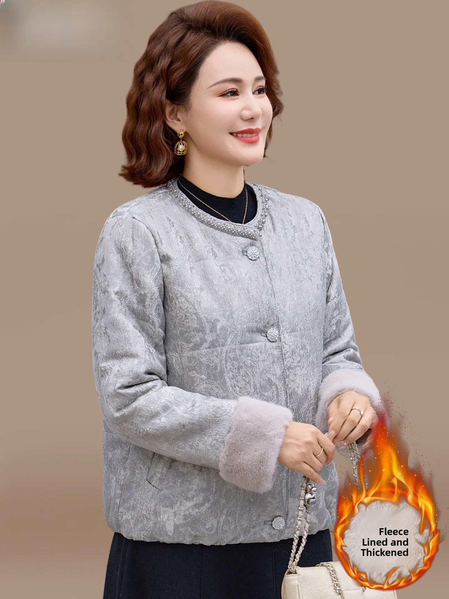 

Модная зимняя хлопковая куртка для женщин среднего возраста, новинка 2025 года, теплая, из полиэфирного волокна, с круглым вырезом, на одной пуговице