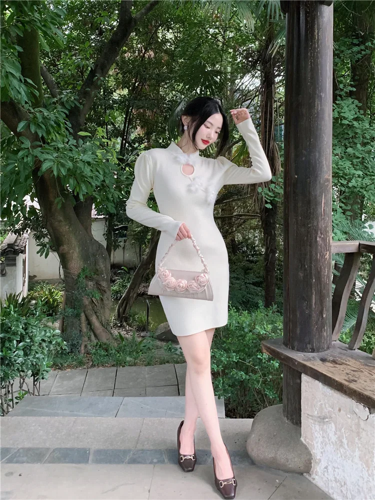 7159 Wiosenna Sukienka w Stylu Zen z Kołnierzykiem Cheongsam, Pluszowymi Guzikami, Ażurowym Wzorem, Krótka Sukienka z Wysokim Stanem dla Kobiet