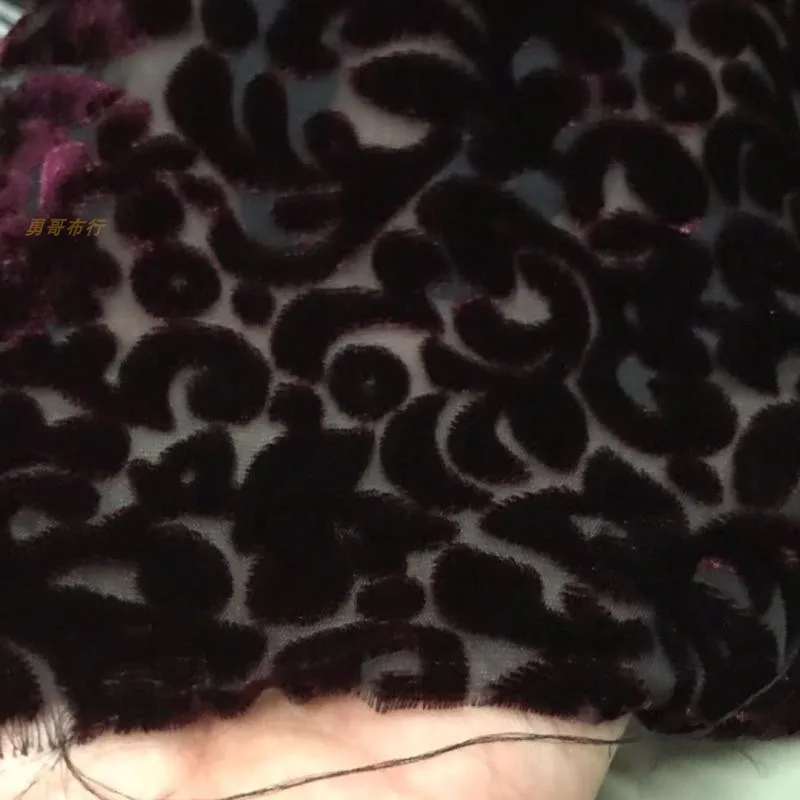 Tessuto di velluto reale cavo viola scuro Fondo in seta Cotone trasparente Cappotto estivo fresco e abito Panno alla moda