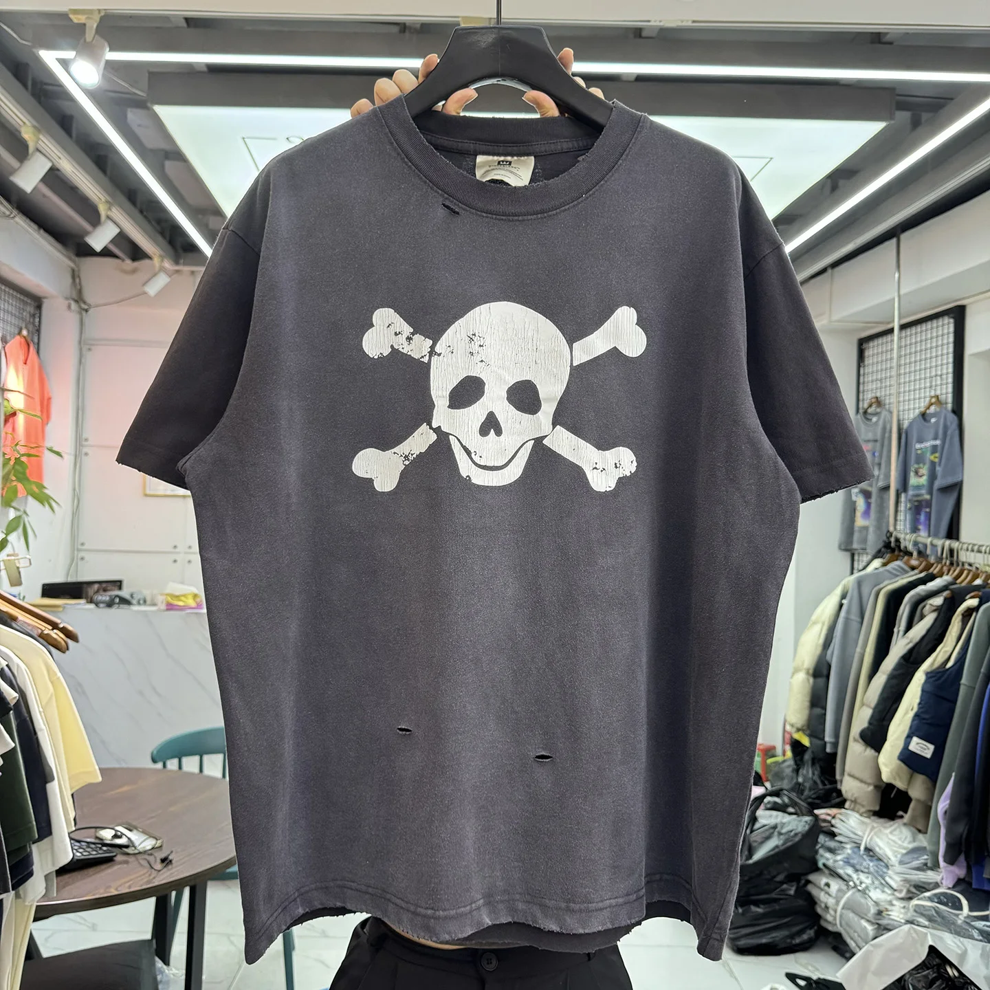 

Retro American Hip Hop Summer T-Shirt Men's Loose Fit Short Sleeve round Neck Washed out Cracked Print Skull Design Casual Top