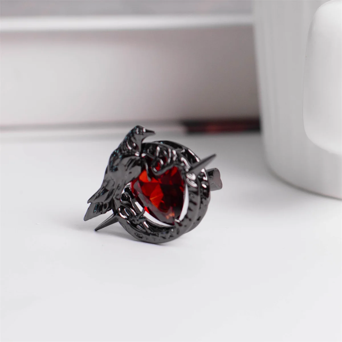 

Qin Che Same N109 Pass Love and Deep Space Badge Crow Brooch Zircon Gift for Girlfriend