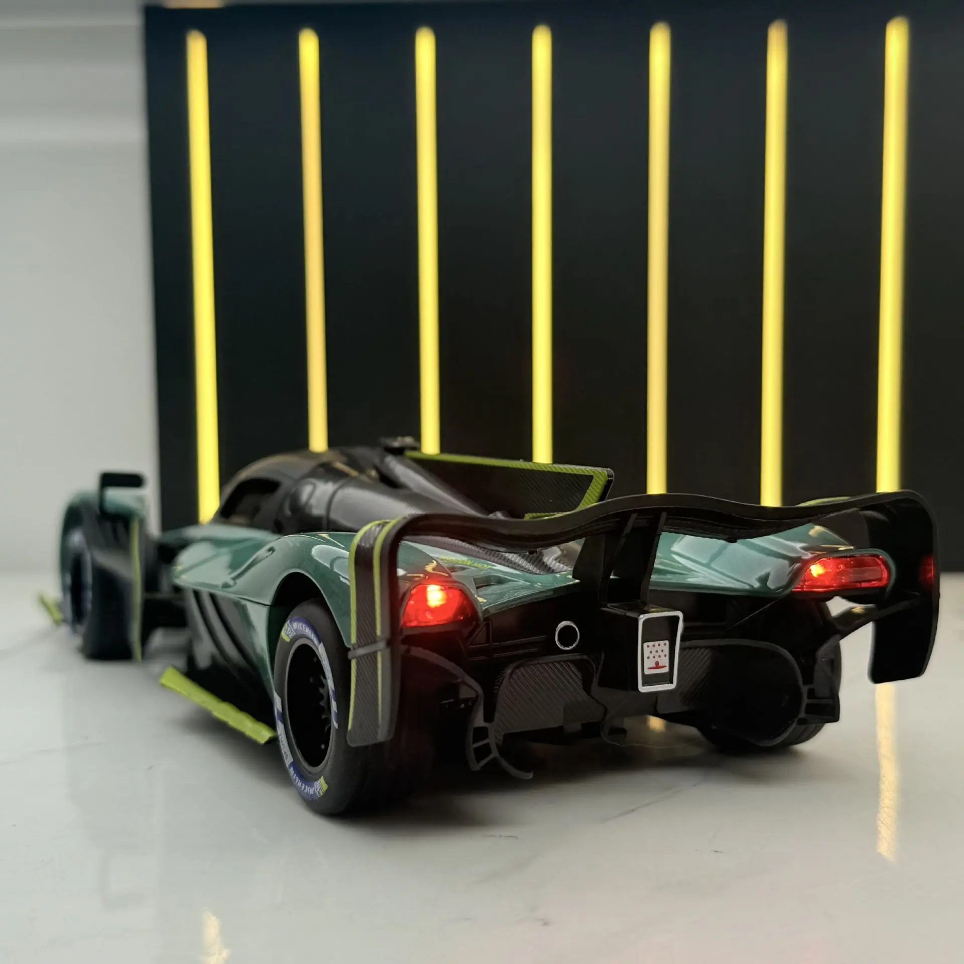 1:24 Valkyrie Spider supercoche coche en miniatura de aleación sonido y luz tirar hacia atrás juguete para niños coleccionables regalo de cumpleaños