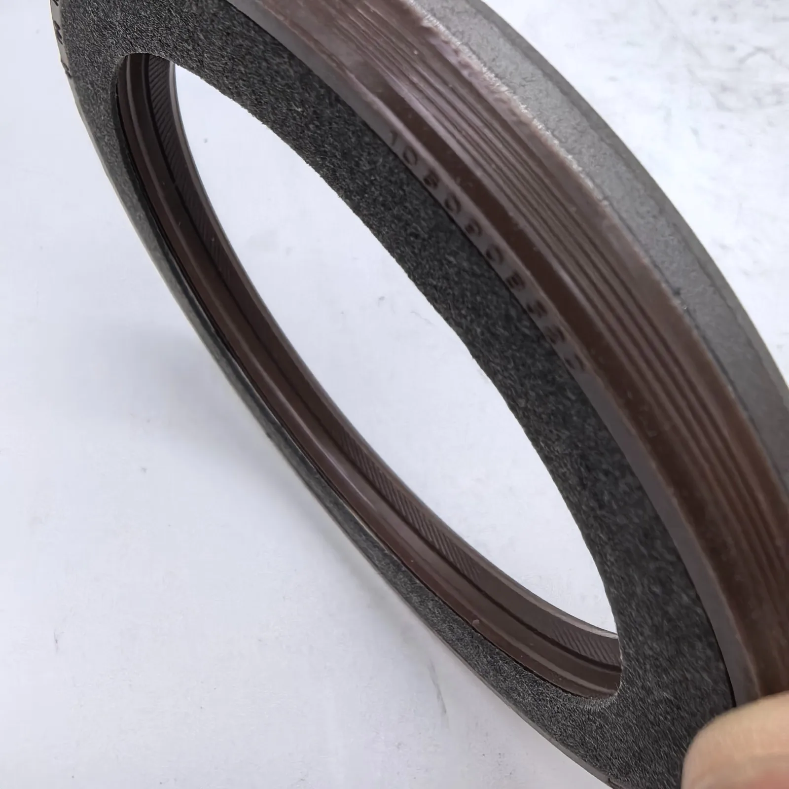 21486081 Crankshaft Lip Oil Seal Replace 20412568 105090B52D For Volvo EC200D D5E D7E Excavator Engine