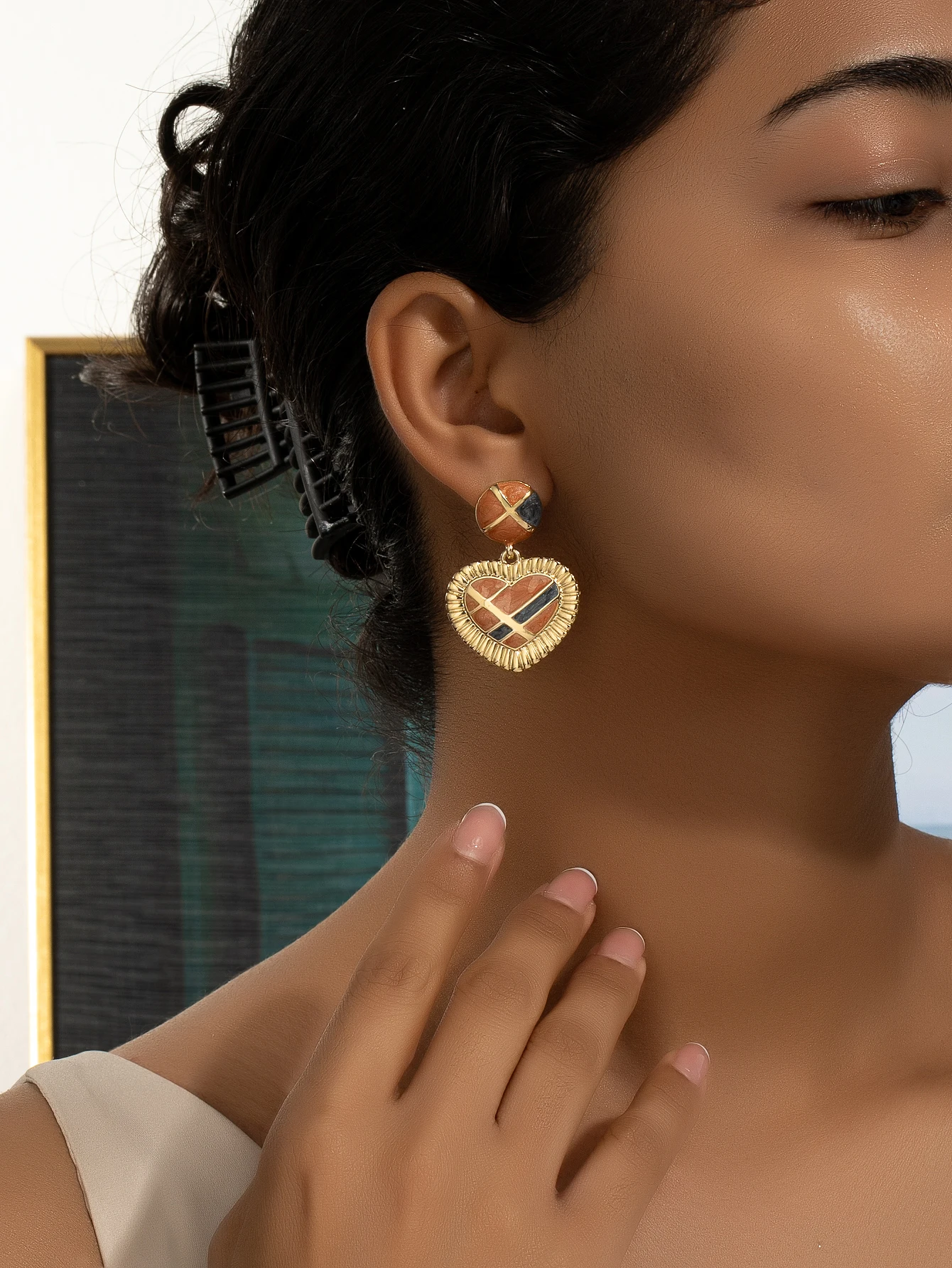 

1 Pair of New French Retro Heart Niche Elegant Contrasting Peach Heart Versatile High-End Drape Style Women's Earrings