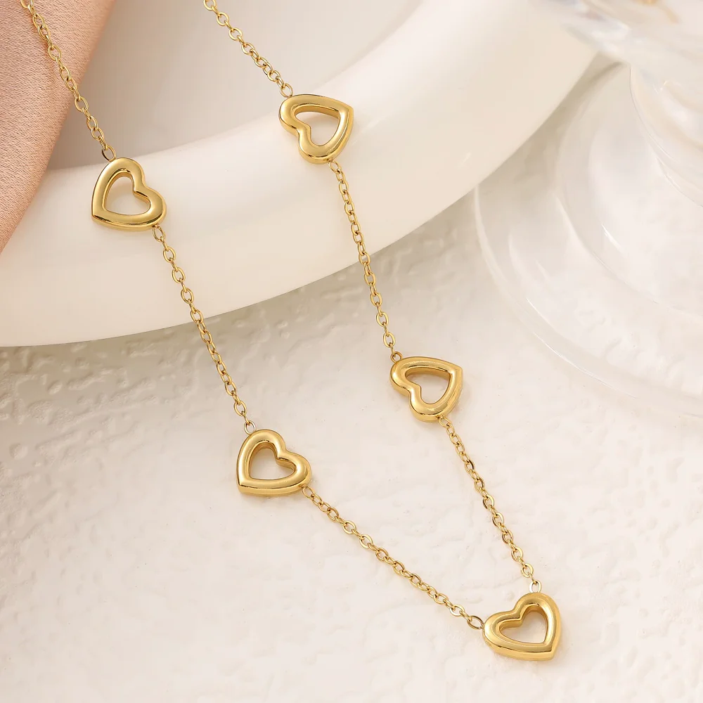 قطع القلب قلادة سوار القرط مجموعة مجوهرات الفولاذ المقاوم للصدأ 18K مطلية بالذهب غير يتلاشى المرأة اكسسوارات شخصية