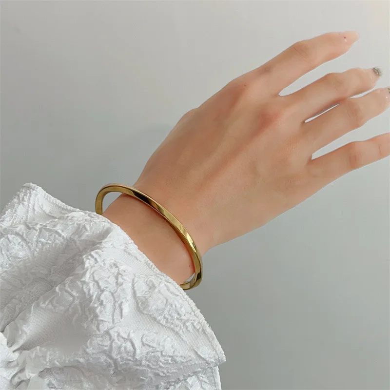 Waterproof C-shaped Twisted Open Bangle&Bracelet for Women Classic OL Style Couple Bangle Fashion Party Jewelry Gifts