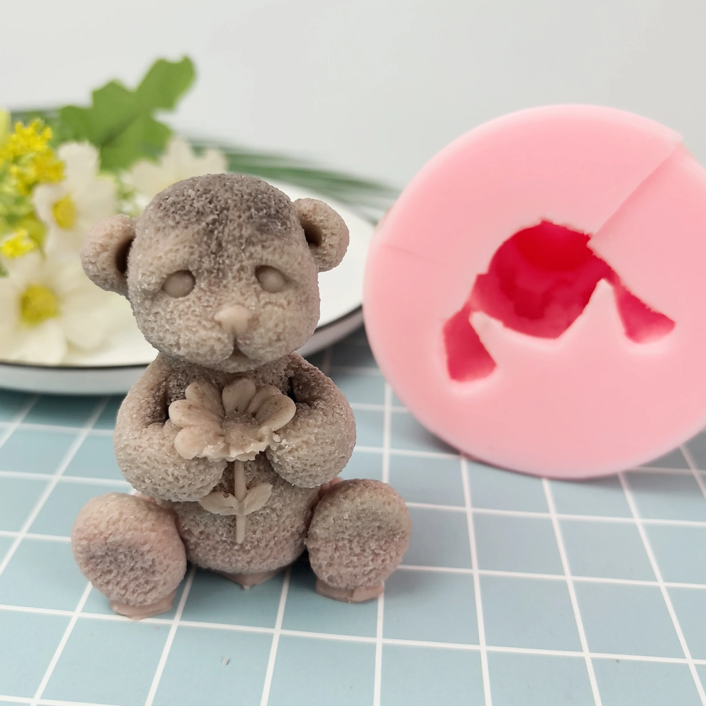 

Bears Candle Mold Animals Moulds Flower Bear Holding Little Daisy Soap Molds Silicone 3D Wedding Birthday Clay Resin Mould