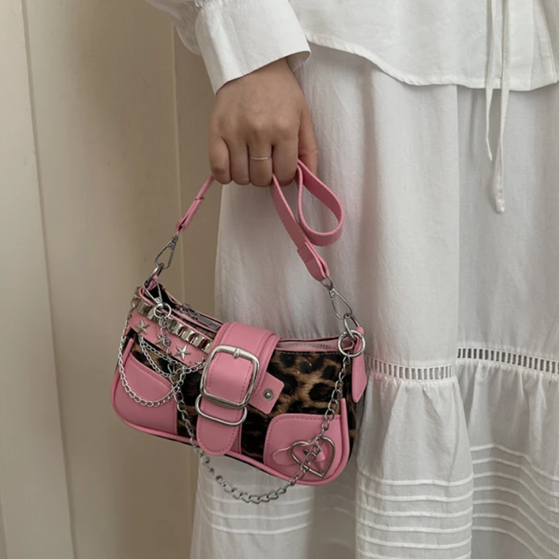 Y2k Mädchen-Umhängetasche mit Nieten und Leopardenmuster, Handtasche im Motorrad-Stil mit Metallnieten und Gürtelschnalle, Damen-Umhängetasche – Detail 6