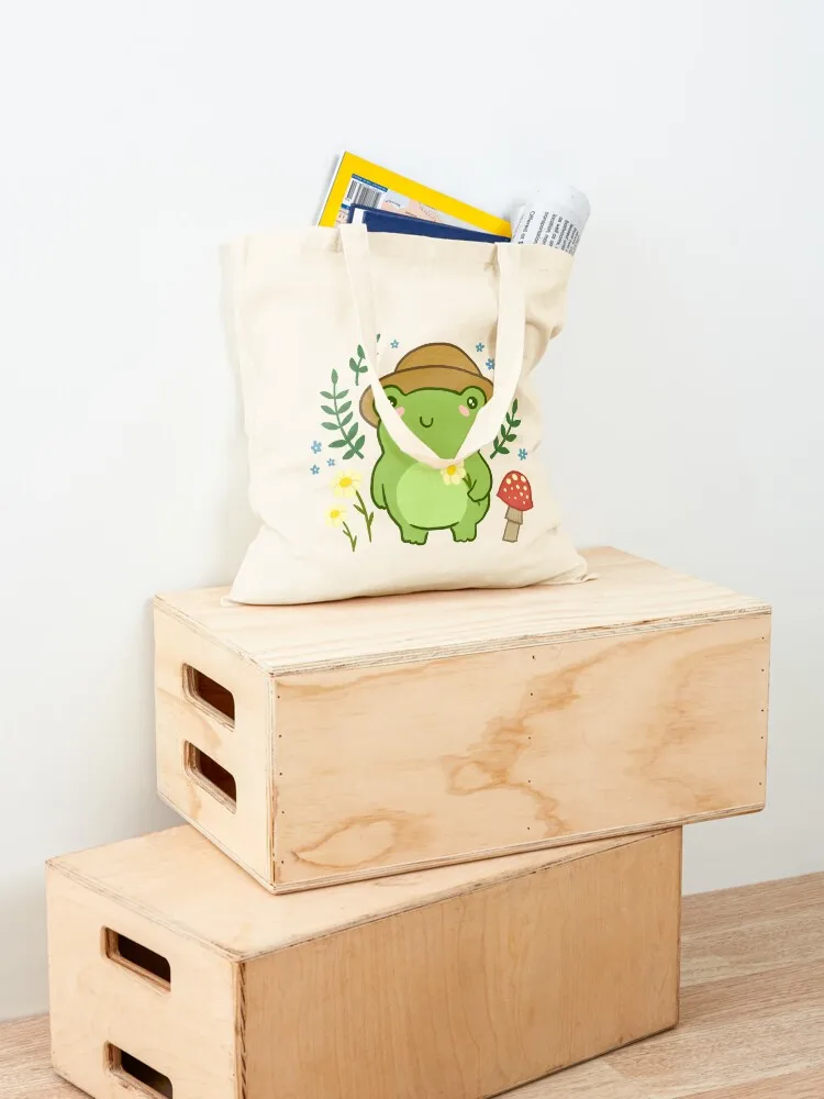 ضفدع أخضر جمالي كاواي مع قبعة البستاني: ضفدع كوتيجكور مضحك، توضيح طبيعي مع حقيبة حمل على شكل زهرة الفطر #4