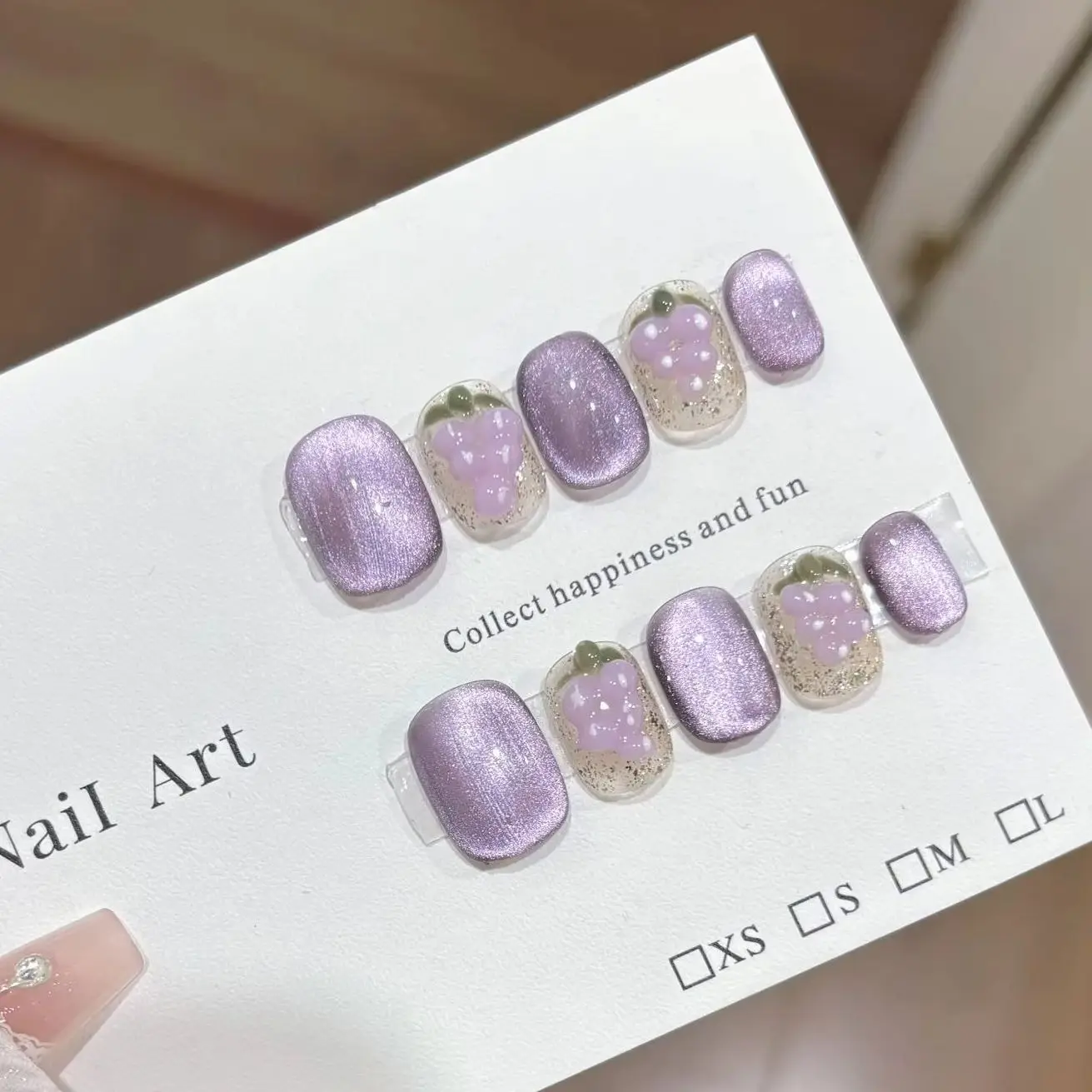 10 Stück süße handgemachte Nägel zum Aufdrücken, glitzerndes lila Katzenaugen-Design, kurzer runder künstlicher Nagel mit Trauben, Obst, tragbare Maniküre-Nägel