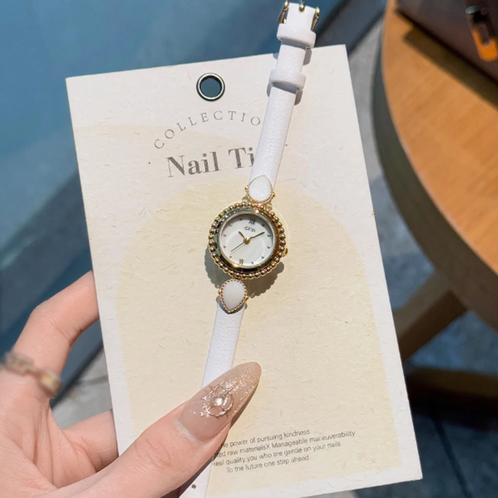 Fashion style minimalist luxury vintage disc belt with a quartz women's watch