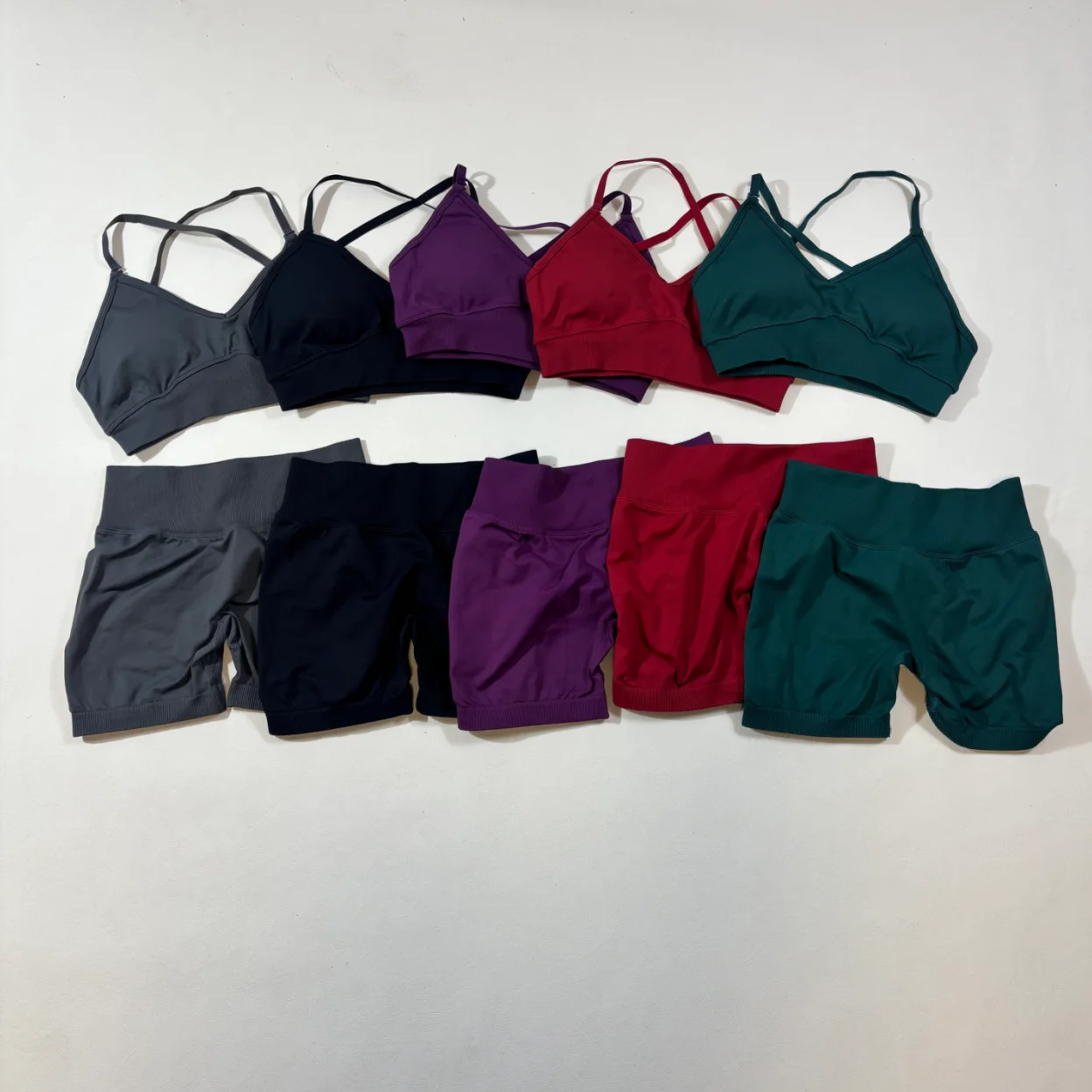 

Комплект спортивной одежды AY из двух частей, бесшовный спортивный бюстгальтер Adapt, одежда для бега и фитнеса, подходит для повседневной носки и спортивных нарядов.