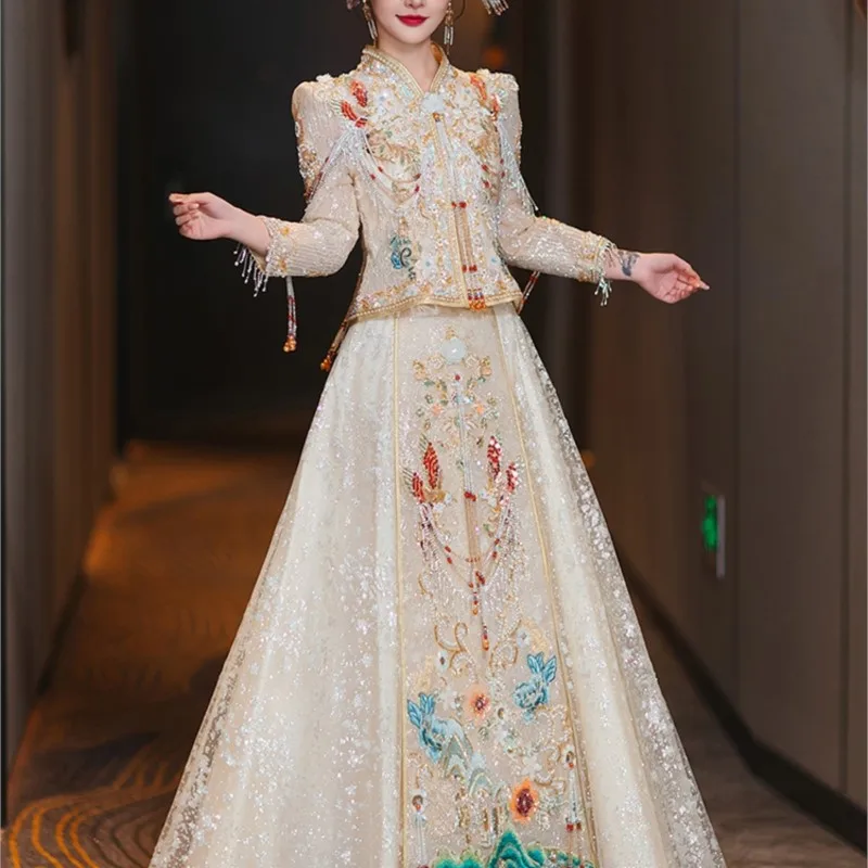 

New champagne-colored Chinese-style wedding dress gown and bridal