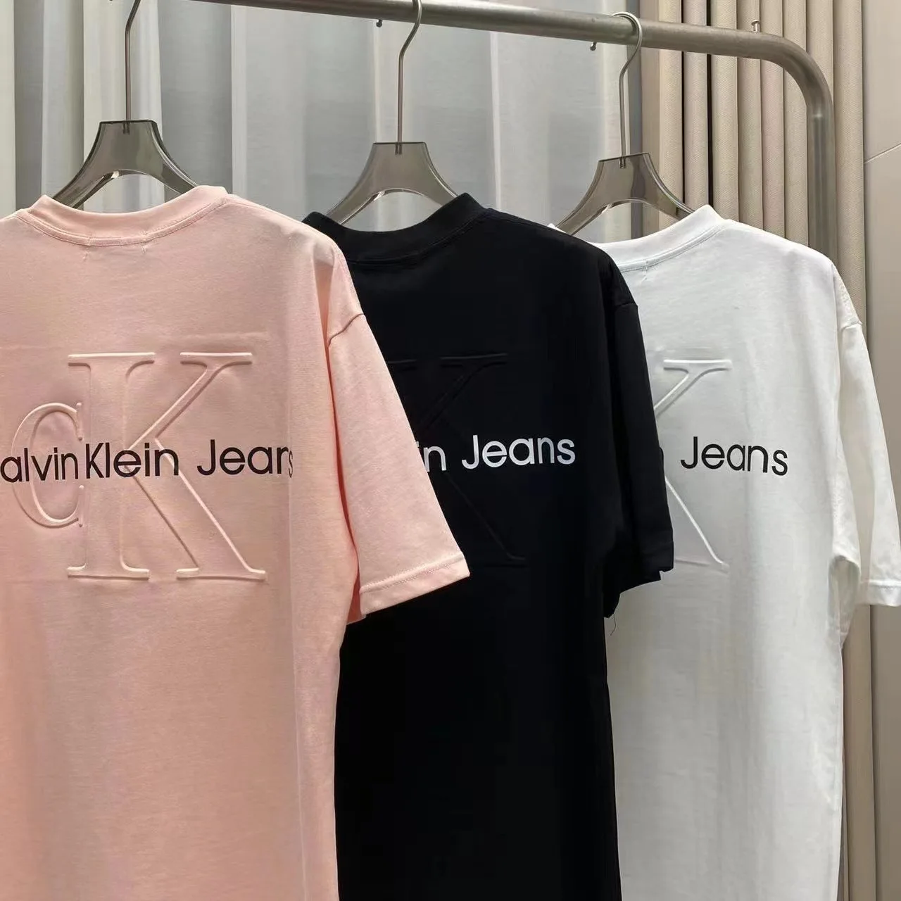 Рисунок 5 - 2024, весенняя базовая рубашка с короткими рукавами