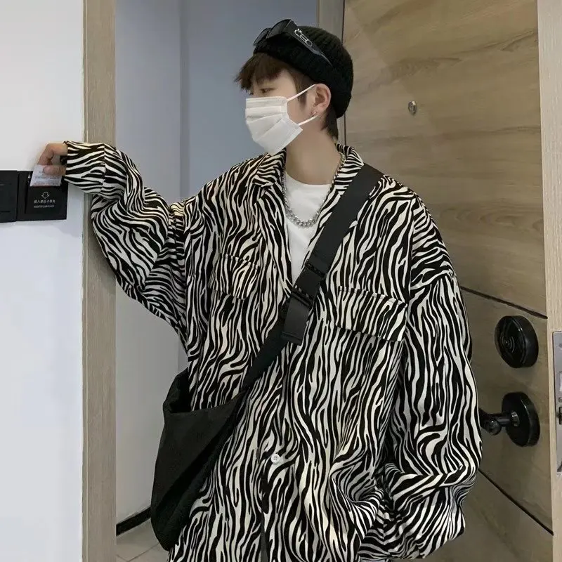 

Cool Men's Long Sve Striped irt Spring Faion Casual Design Sense Zebra Patterned Outerwear for Youth Autumn Wear