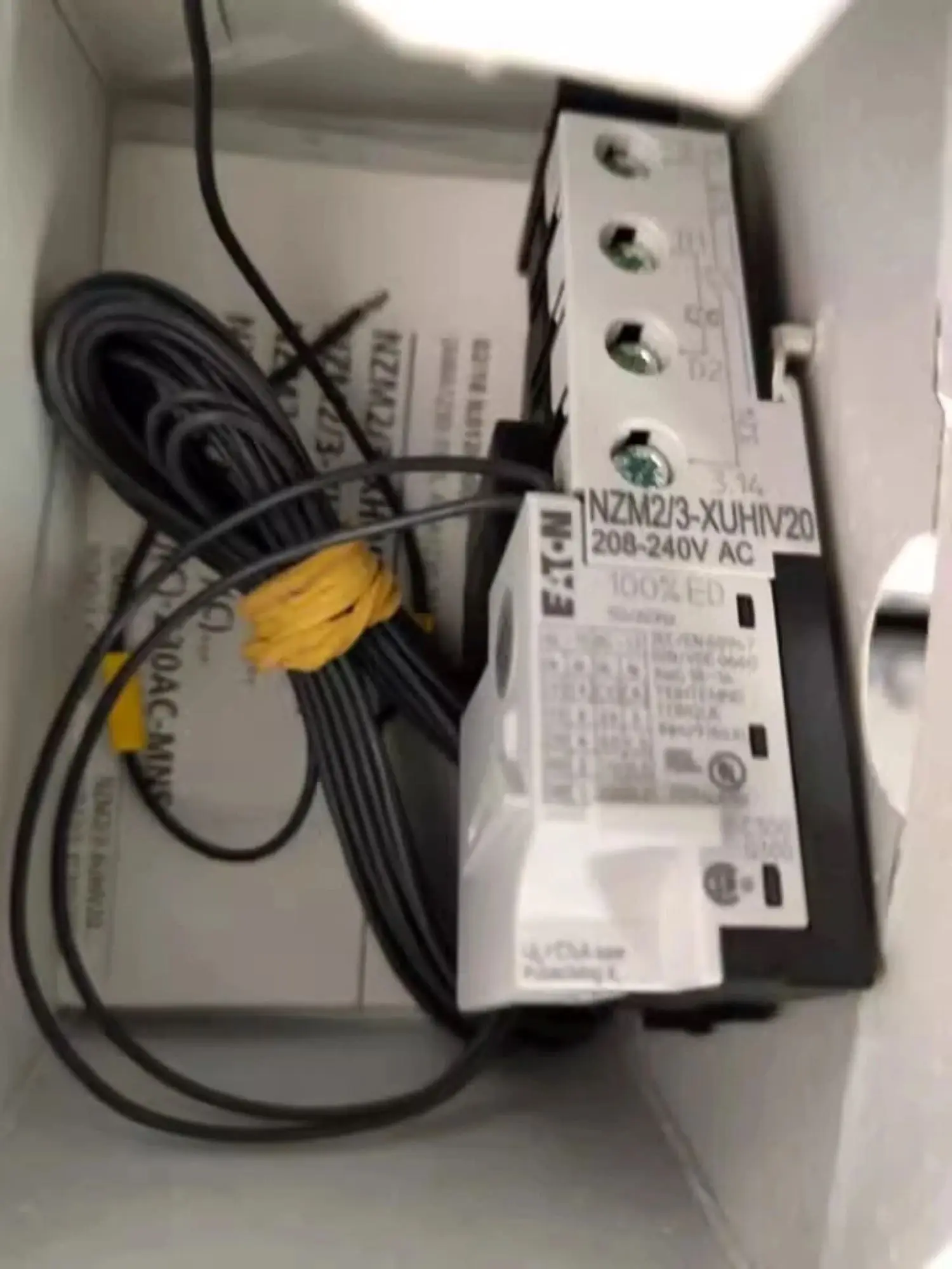 

Реле пониженного напряжения NZM2/3-XUHIV20208-240AC, 208-240В переменного тока, +2 неразмыкательных контакта, 259651