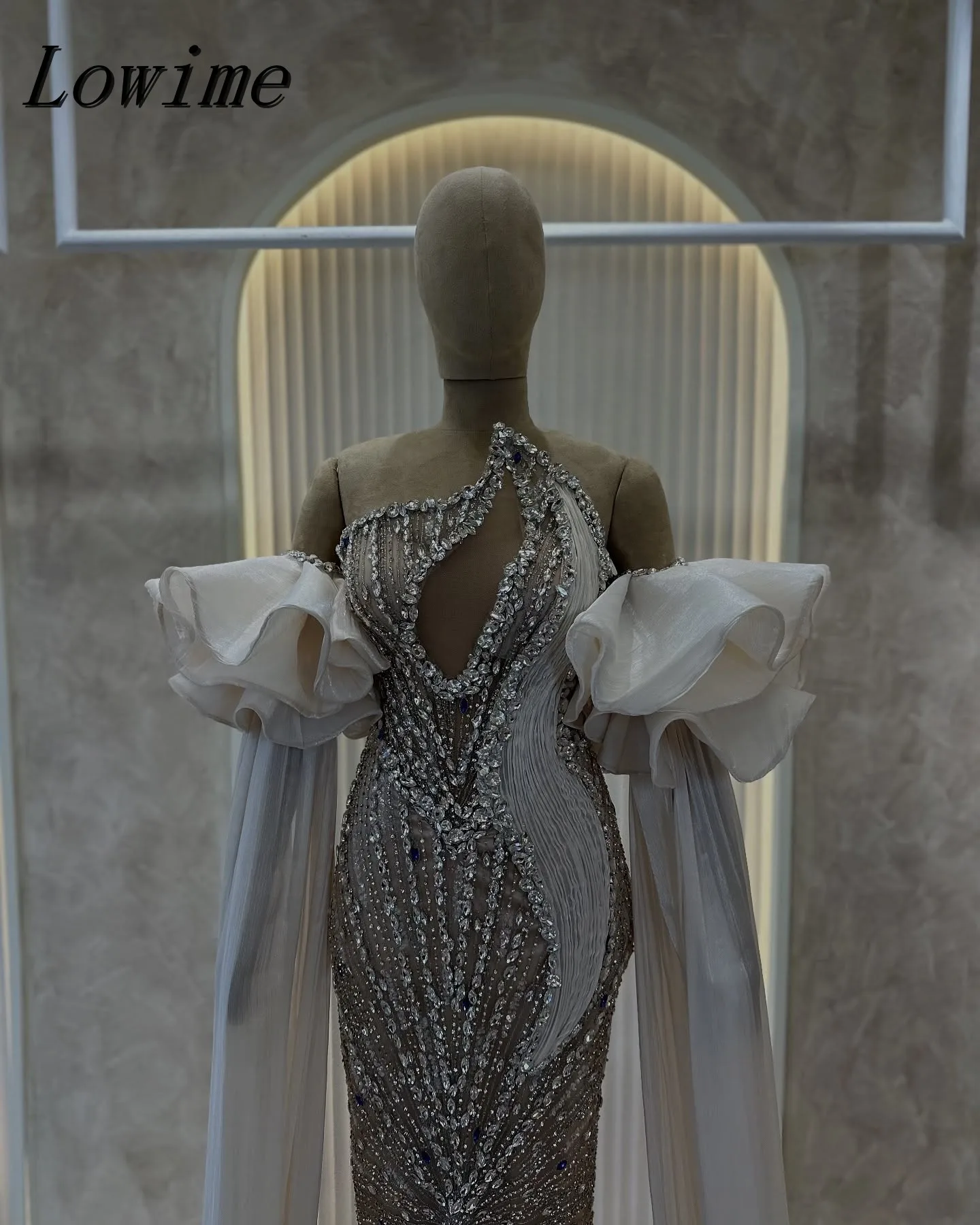 

Luxury Beaded Rhinestones Mermaid Prom Dress Dubai Evening Dress With Floor Length Cap Sleeves Asymmetry Neck Engagement Dress