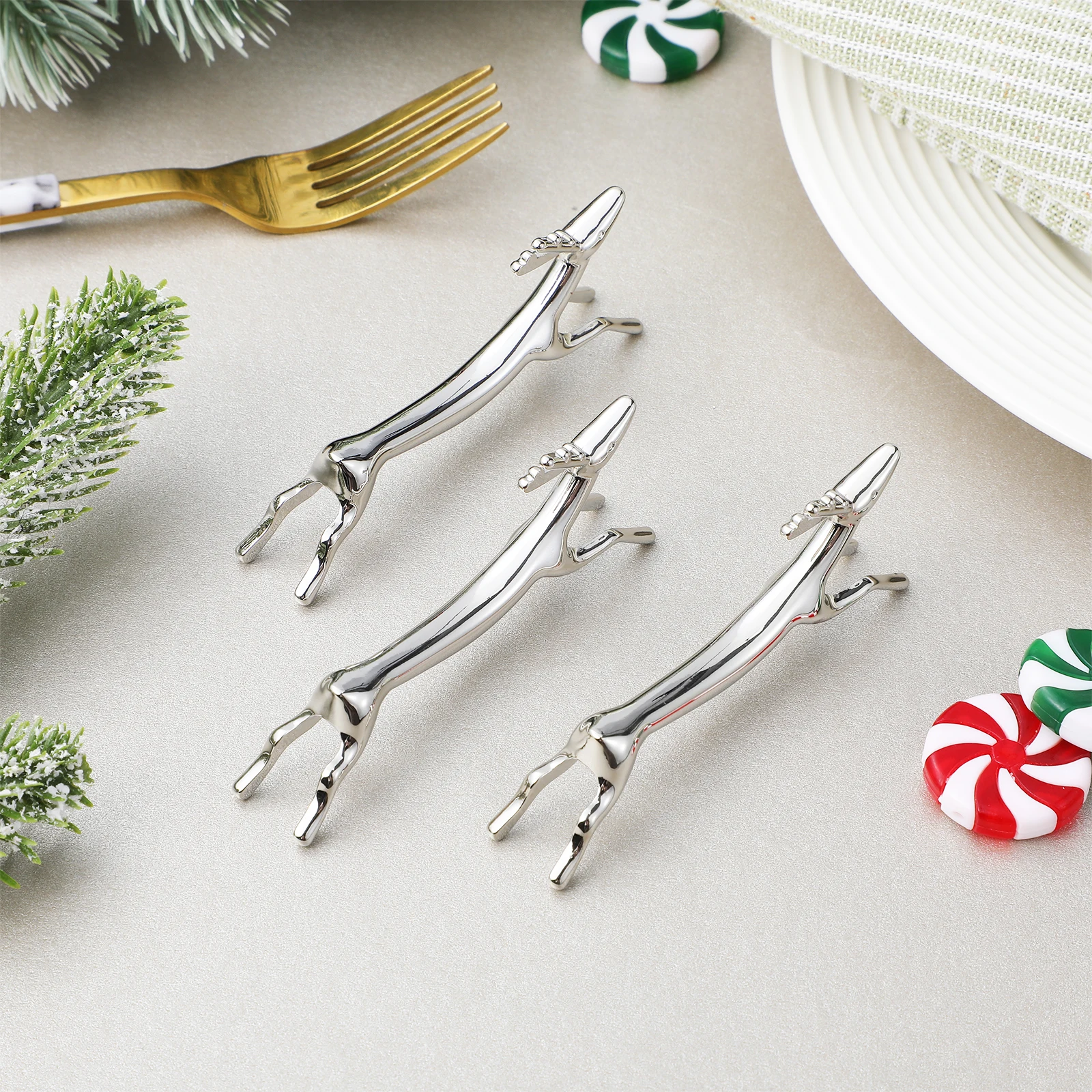 

4Pcs Alloy Chopstick Holders Creative Fawn-Shaped Table Adornments Non-Rust Cutlery Storage Supports Kitchen Countertop