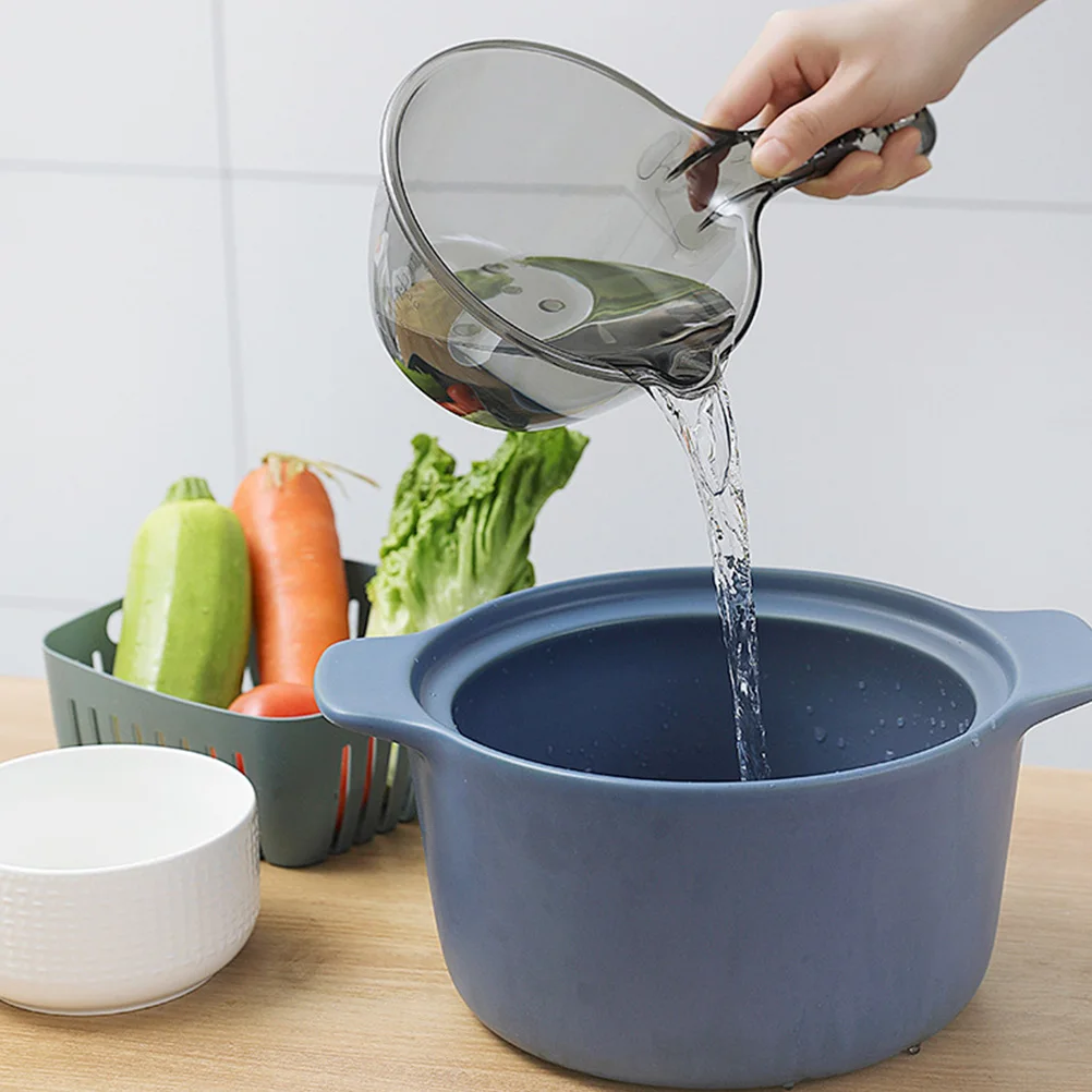 

2Pcs Water Scoop Large Capacity PP Plastic Long Handle Practical Kitchen Water Ladle for Home and Restaurant Long Handle Spoon