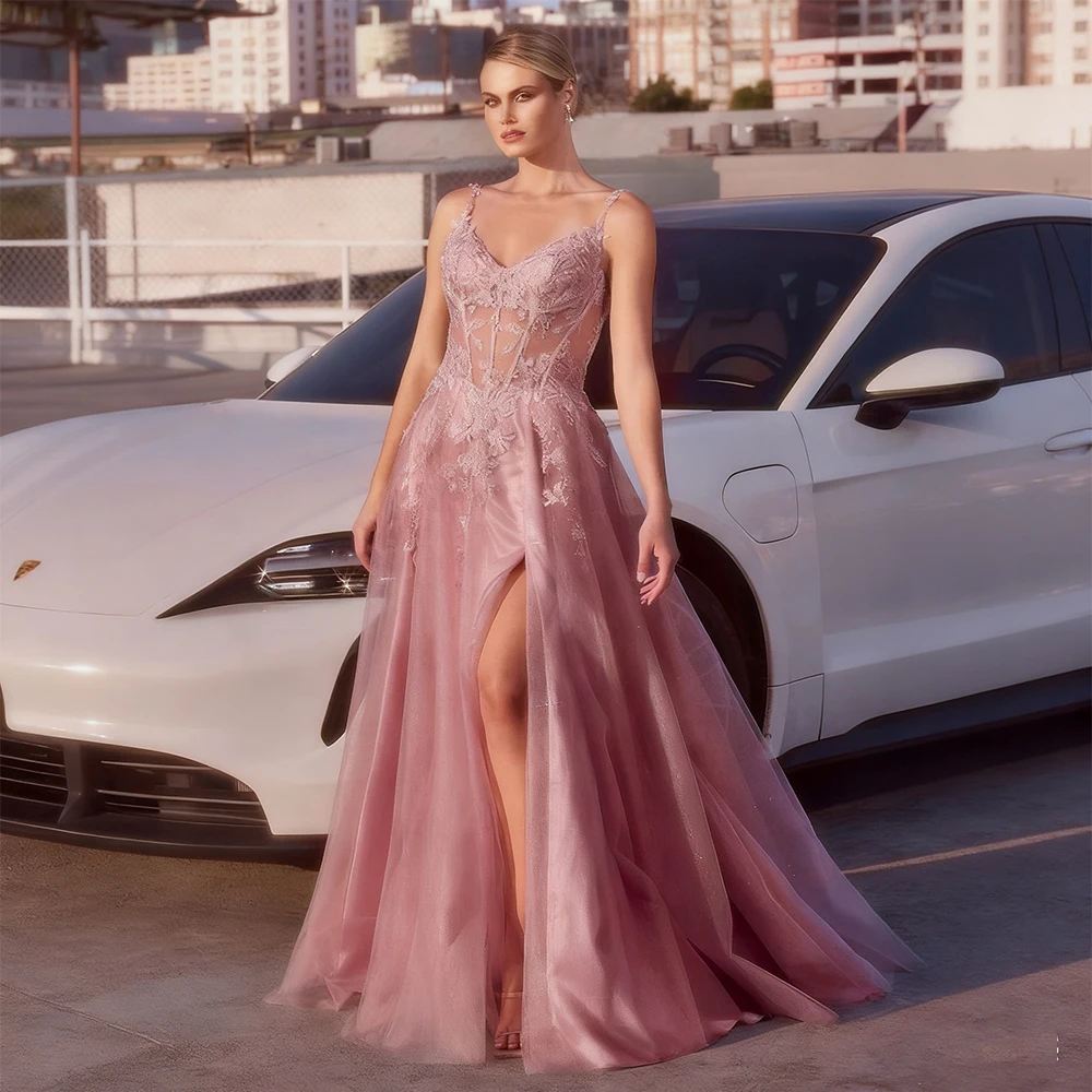 ชุดราตรีผ้าทูลล์ยาวกรอมพื้น ดีไซน์หวานแบบไม่มีแขน ประดับลูกไม้ ผ่าข้าง  สำหรับงานพรอม  สามารถสั่งตัดได้