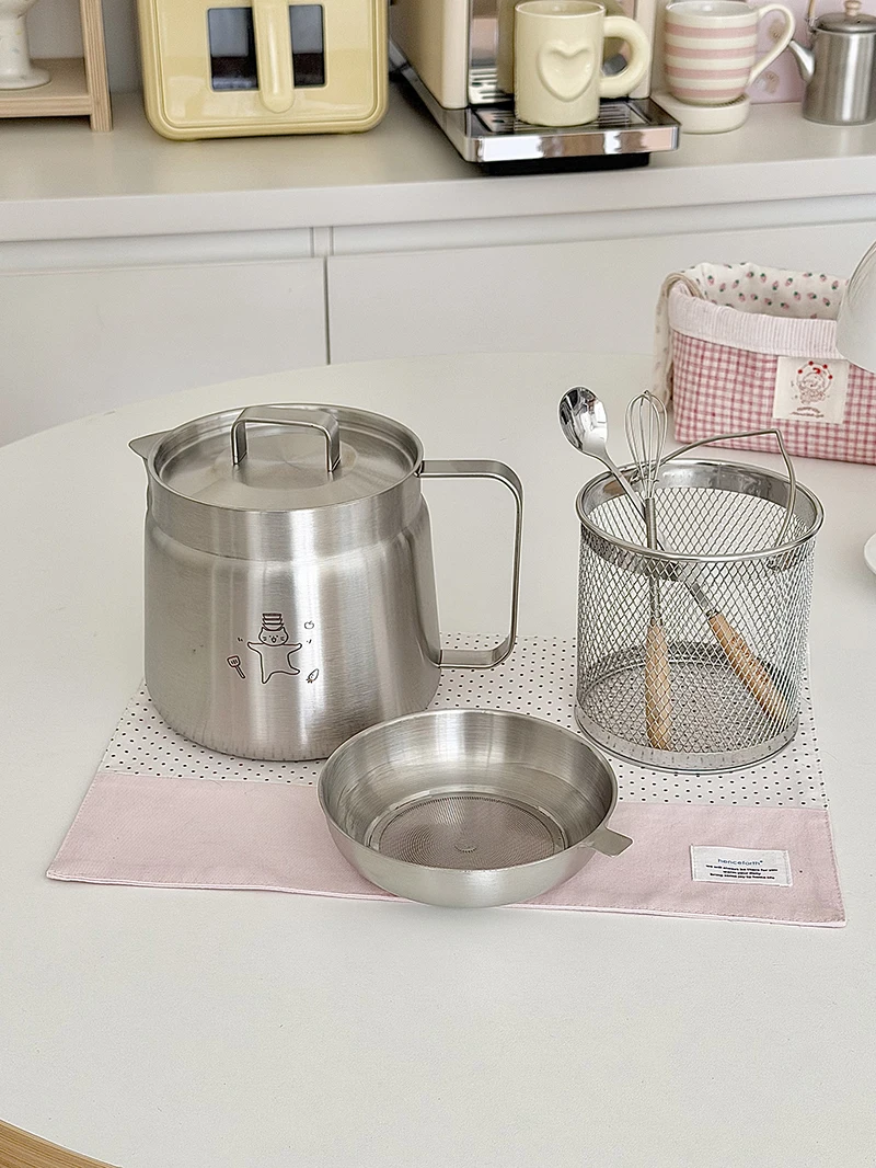 

Laomei Korean Style Cartoon Filtered Oil Dispenser 304 Stainless Steel Pig Fat Jar round Shape Kitchen Storage Container