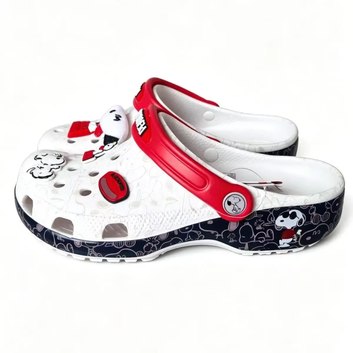 Peanuts Snoopy Print Clogs Men Women Strap Hole Shoes Detachable Plush Shoe Charms Garden Beach Slippers Casual Sandals Gift