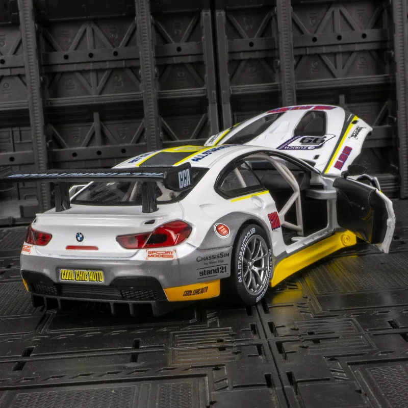 ألعاب ومركبات لعبة 1:24 من السبائك طراز سيارة M6 GT3 لسباقات السيارات الرياضية المعدنية المصغر قابلة للجمع للأولاد هدايا ألعاب الكريسماس