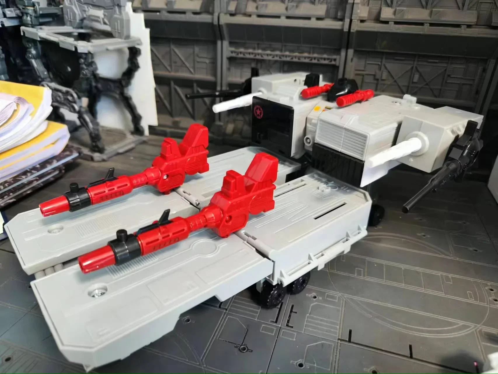 Metroplex Ko G1 Trasformazione Tre Dinobot 5 Trasformazioni in 1 Action Figures Collezione di giocattoli regalo