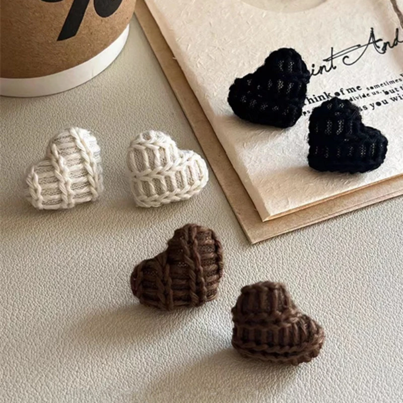 New Knitted Love Earrings for Women's Jewelry, Korean Fashion and High End, Autumn and Winter Earrings