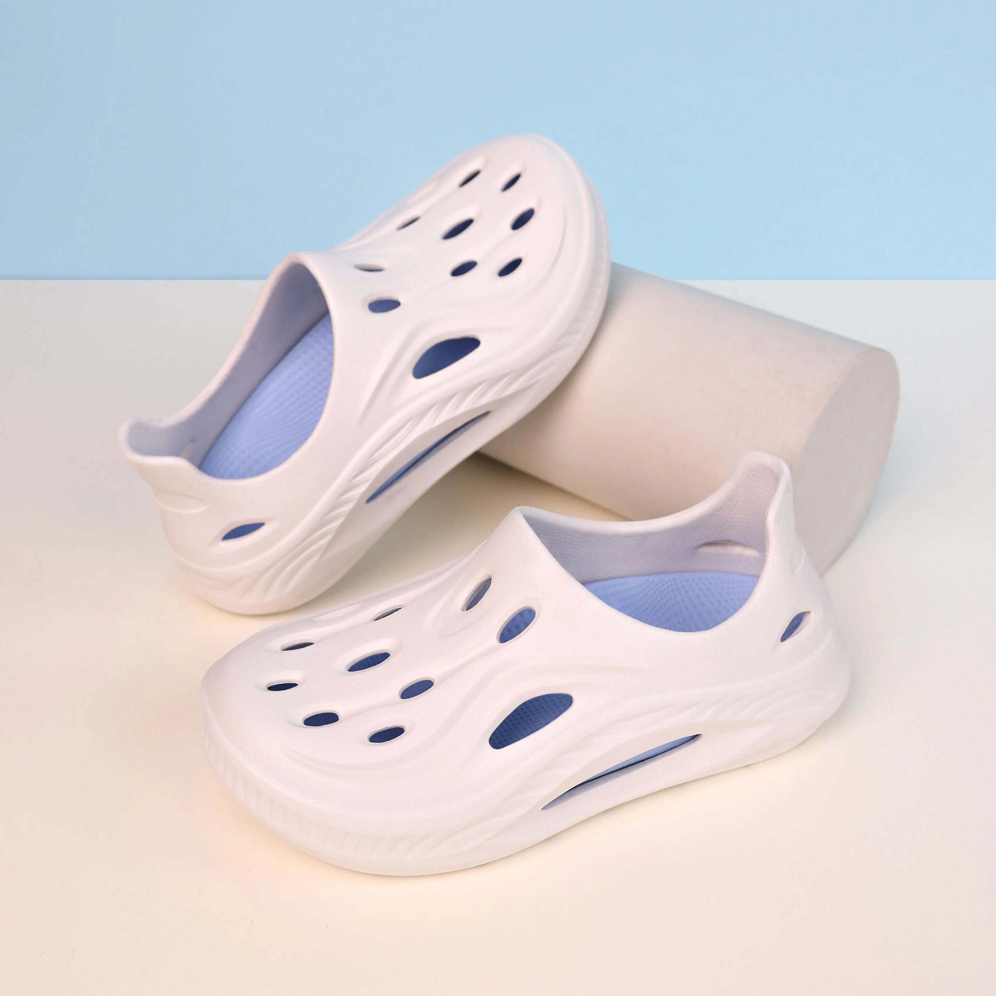 A Pair Kids Hollow Out Clogs Anti-slip Soft Sole Breathable Lightweight Indoor Outdoor Casual Slides QT-25E01