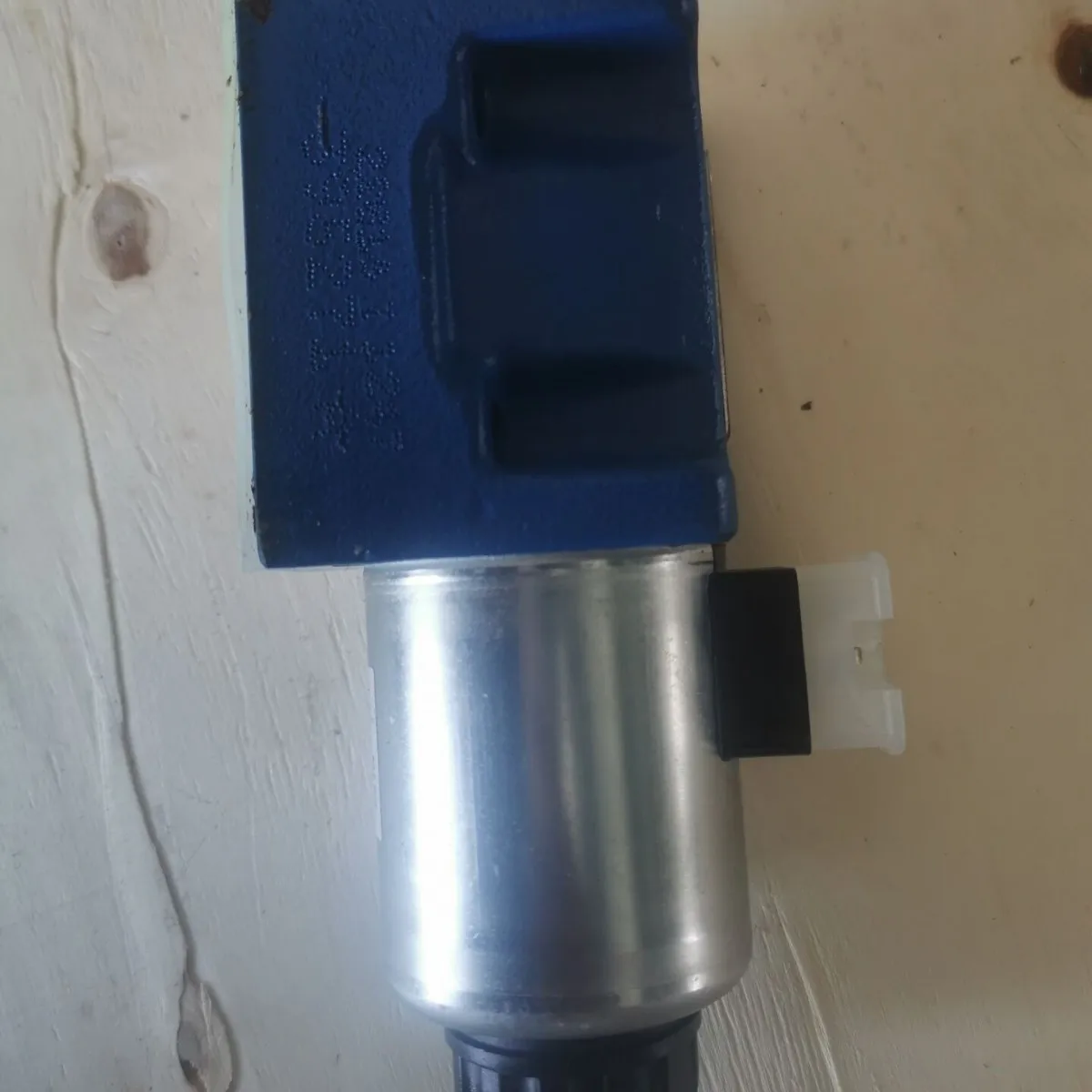 

R901278761 4WE10E5X/EG24N9K4/M directional valve hydraulic solenoid directional valve