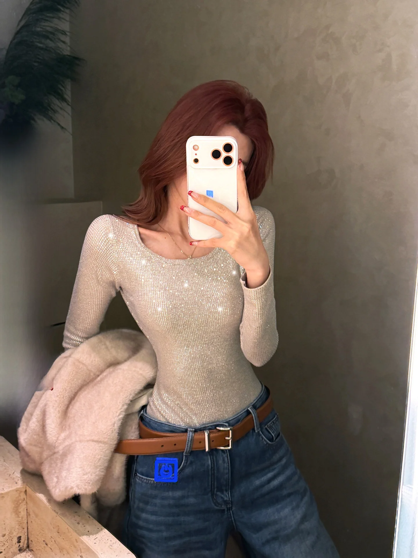 

Новый женский тонкий свитер Slim Fit с блестящими стразами, модный уличный стиль, весенняя коллекция Li Wan Jun, топ для ношения под одеждой